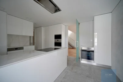 Apartamento T3 para Venda em Carcavelos e Parede