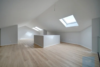 Apartamento T3 para Venda em Carcavelos e Parede