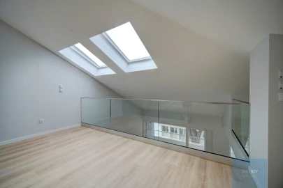 Apartamento T3 para Venda em Carcavelos e Parede