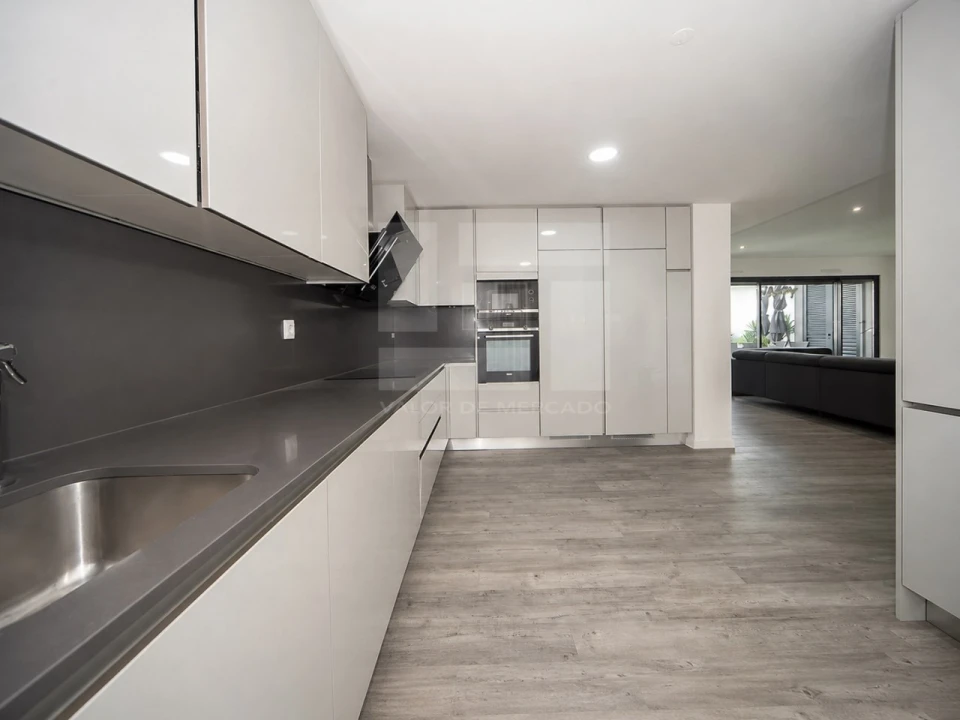 Apartamento T4 para Venda em Venteira Foto 6