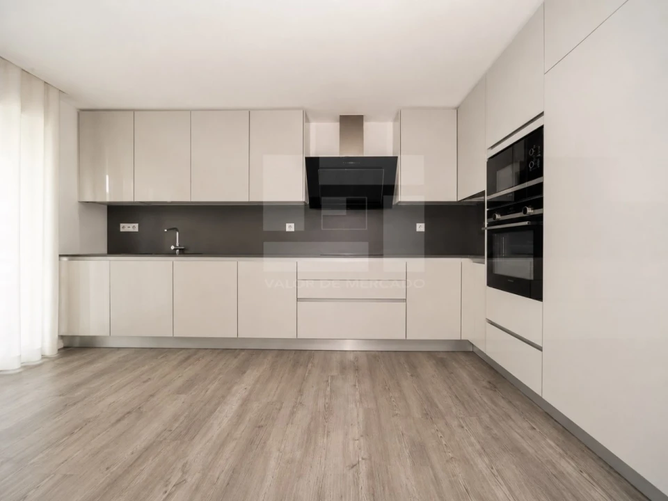 Apartamento T4 para Venda em Venteira Foto 8