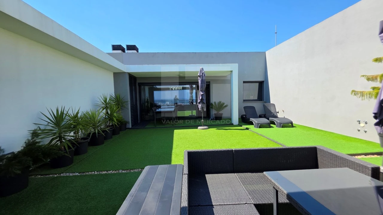 Apartamento T4 para Venda em Venteira Foto 21