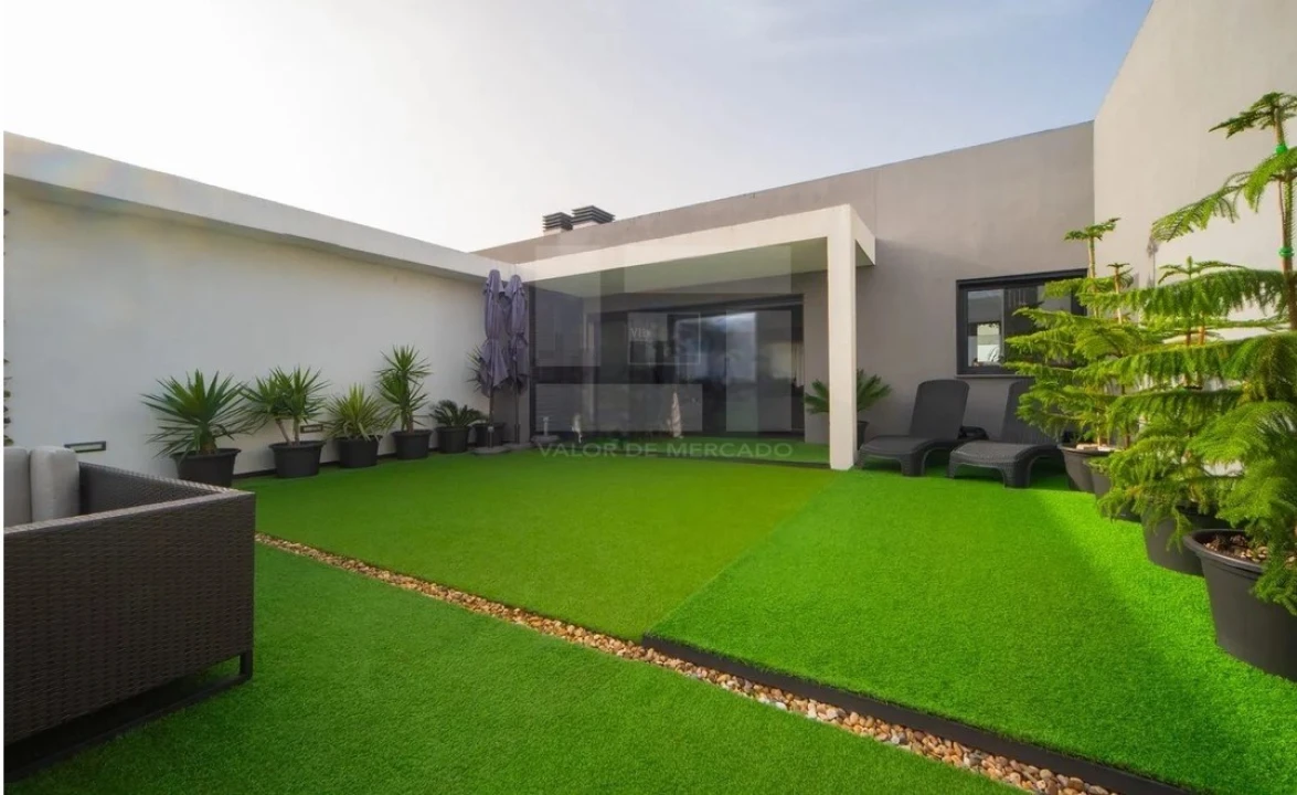 Apartamento T4 para Venda em Venteira Foto 9