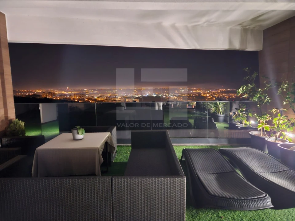 Apartamento T4 para Venda em Venteira Foto 2