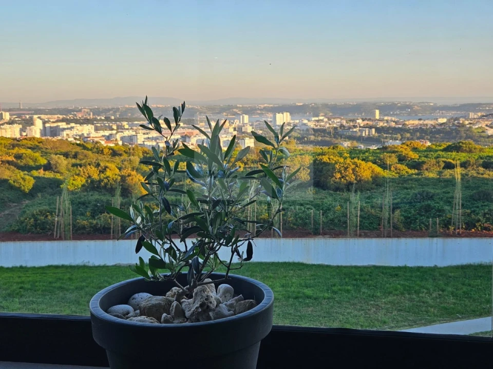 Apartamento T4 para Venda em Venteira Foto 24
