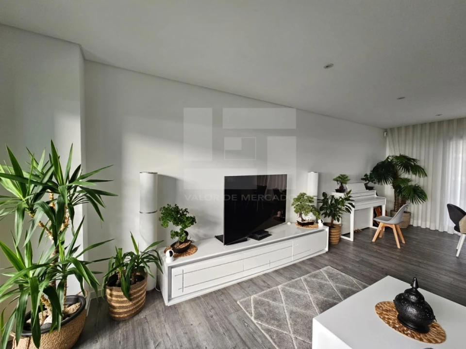 Apartamento T4 para Venda em Venteira Foto 25