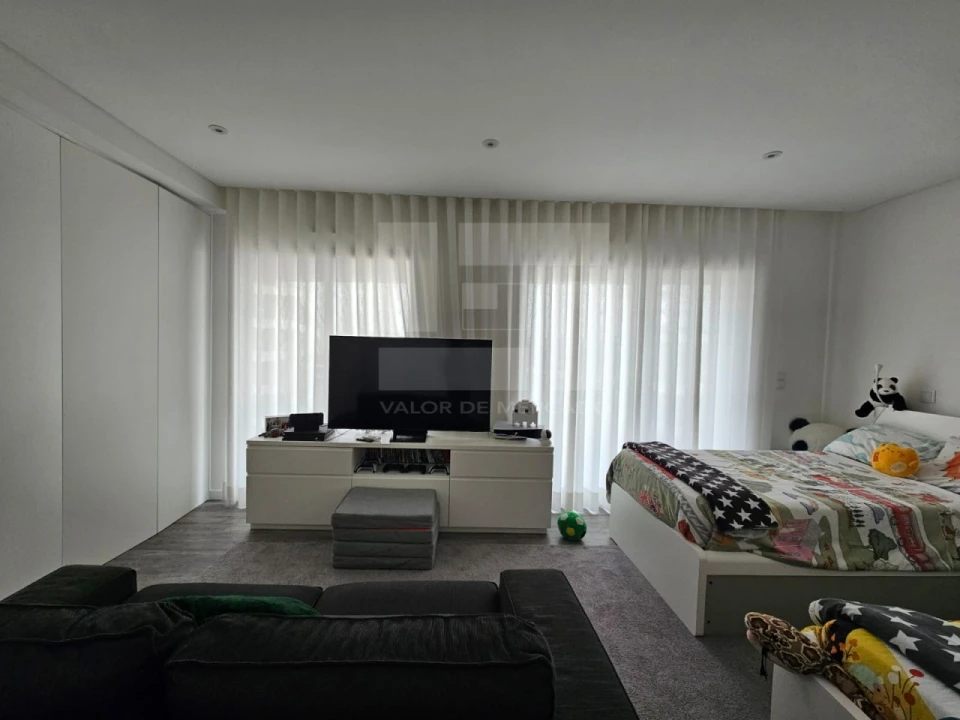 Apartamento T4 para Venda em Venteira Foto 31