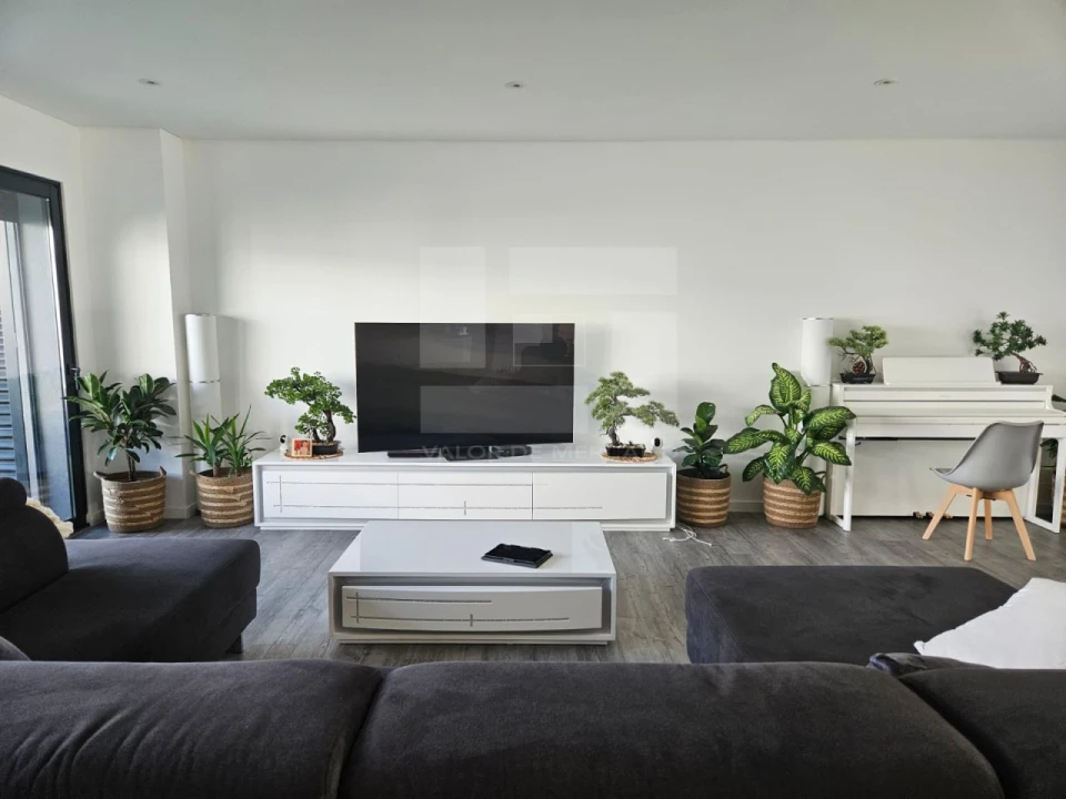 Apartamento T4 para Venda em Venteira Foto 32