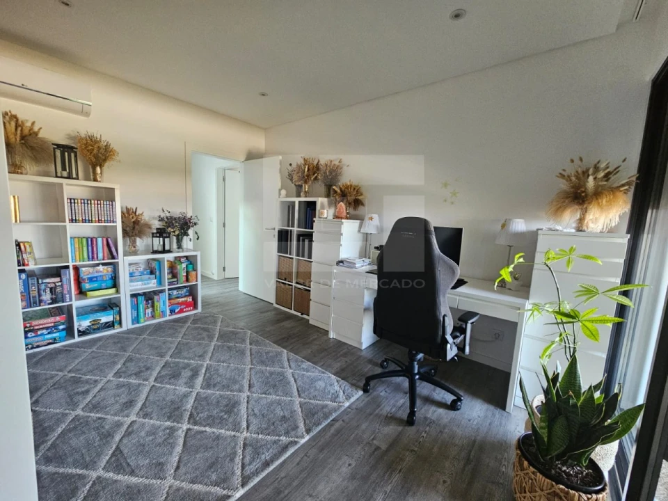 Apartamento T4 para Venda em Venteira Foto 34