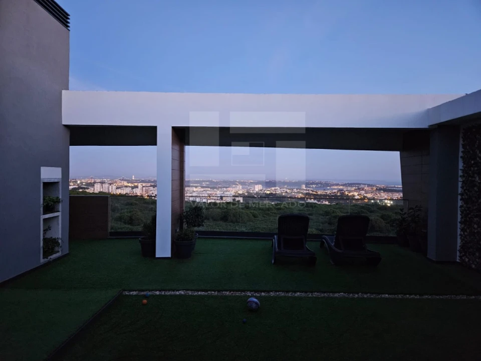 Apartamento T4 para Venda em Venteira Foto 43