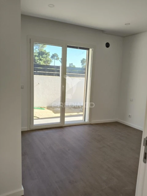 Moradia T3 para Venda em Fernao Ferro