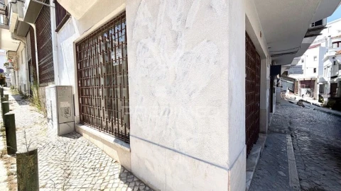 Loja para Arrendamento em Costa da Caparica