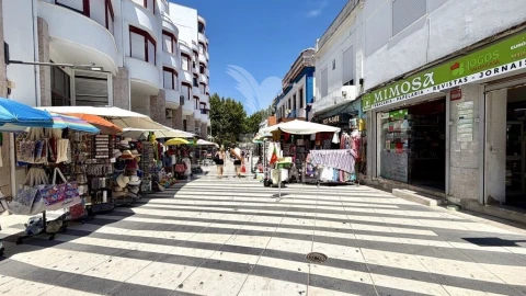 Loja para Arrendamento em Costa da Caparica