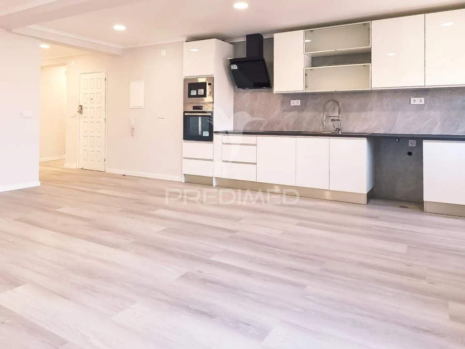 Apartamento T4 para Venda em Amora Foto 7