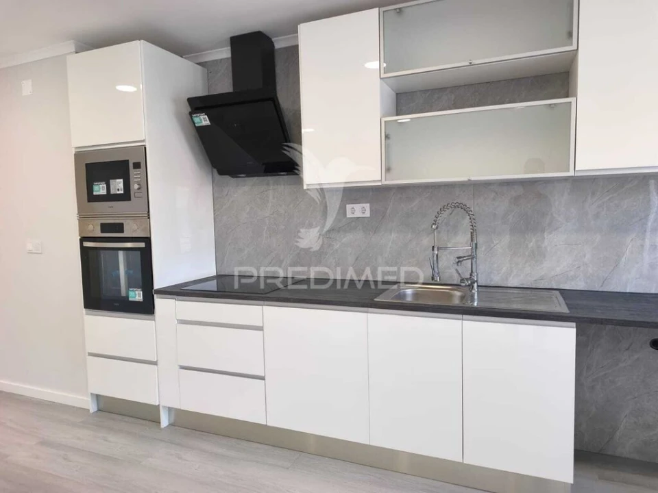Apartamento T4 para Venda em Amora Foto 3