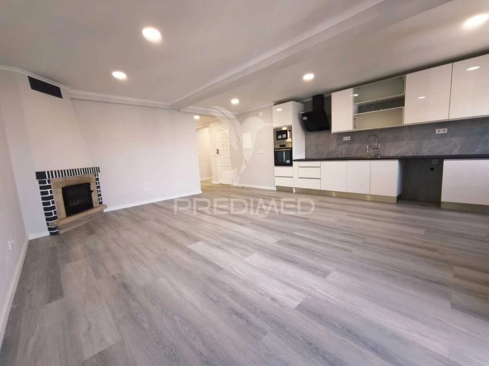 Apartamento T4 para Venda em Amora Foto 6