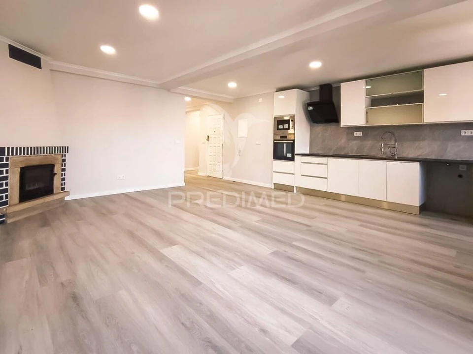 Apartamento T4 para Venda em Amora Foto 1