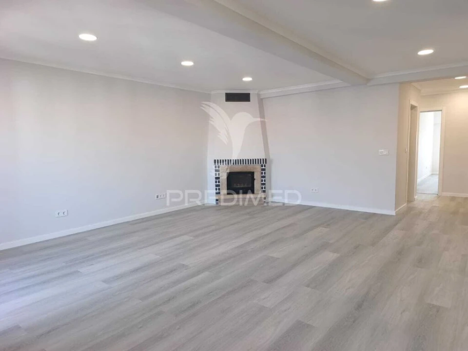 Apartamento T4 para Venda em Amora Foto 2