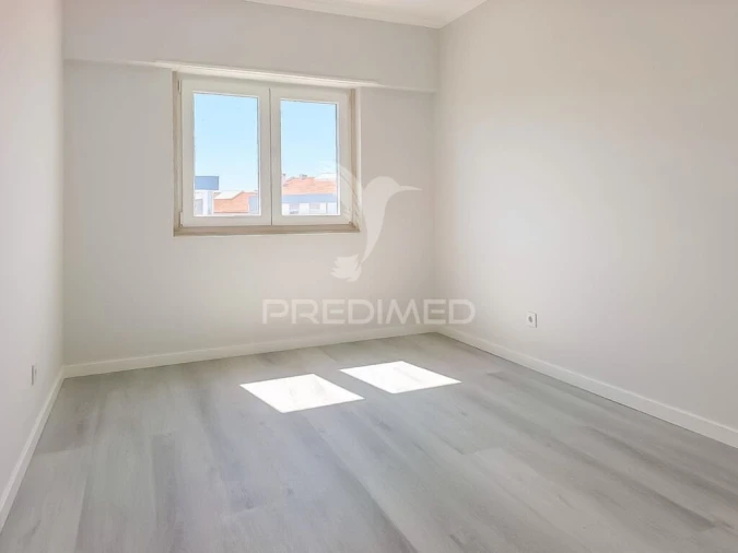 Apartamento T4 para Venda em Amora Foto 9