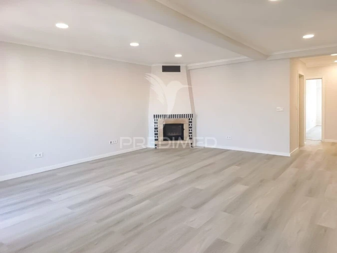 Apartamento T4 para Venda em Amora Foto 5