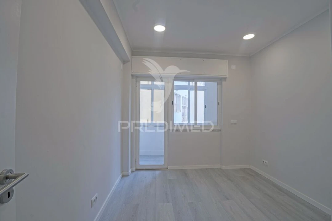 Apartamento T1 para Venda em Venteira Foto 9