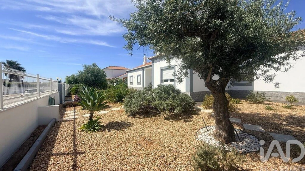 Moradia T4 para Venda em Quelfes Foto 5