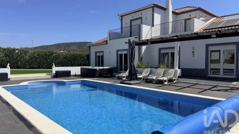 Moradia T4 para Venda em Quelfes