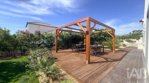 Moradia T4 para Venda em Quelfes