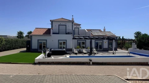 Moradia T4 para Venda em Quelfes