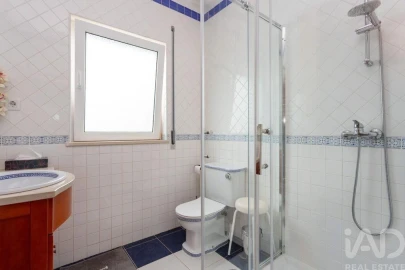 Moradia T4 para Venda em Quelfes