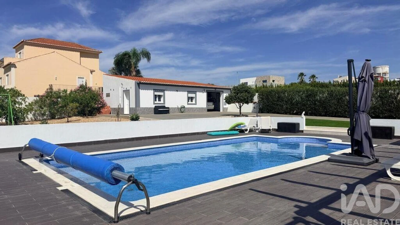 Moradia T4 para Venda em Quelfes Foto 4