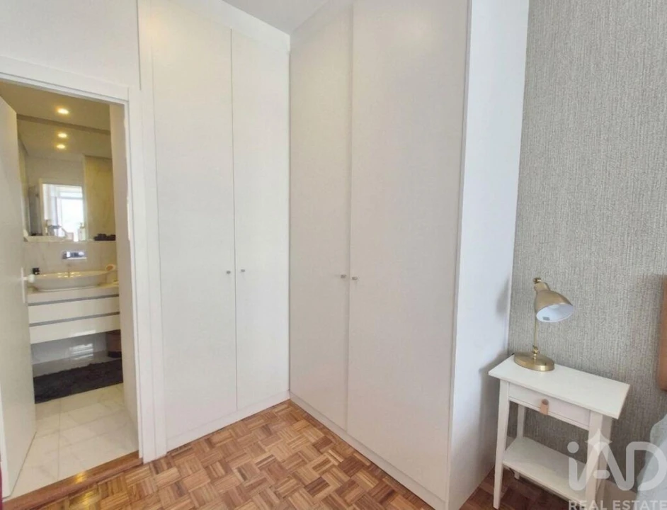 Apartamento T2 para Arrendamento em Santo António Foto 16