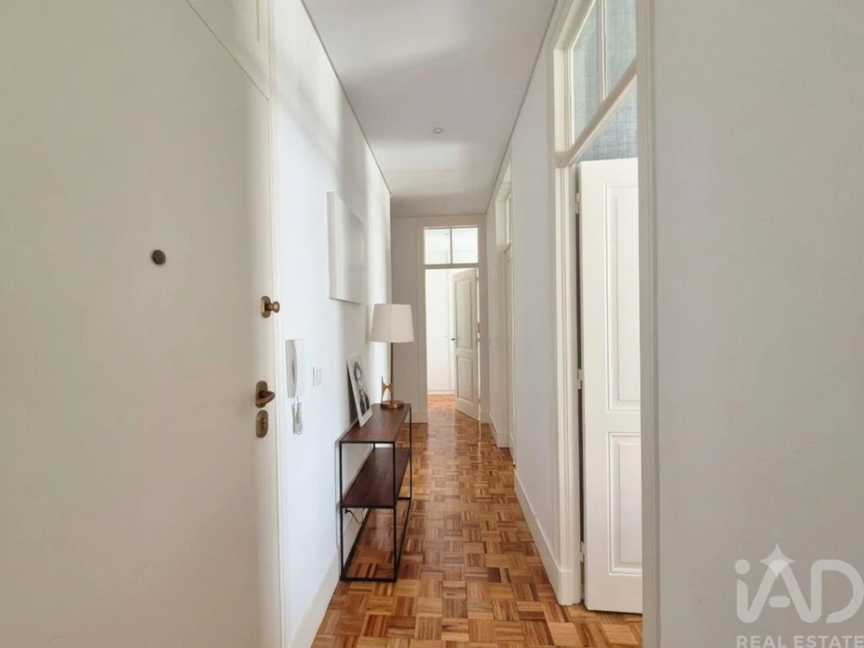 Apartamento T2 para Arrendamento em Santo António Foto 13