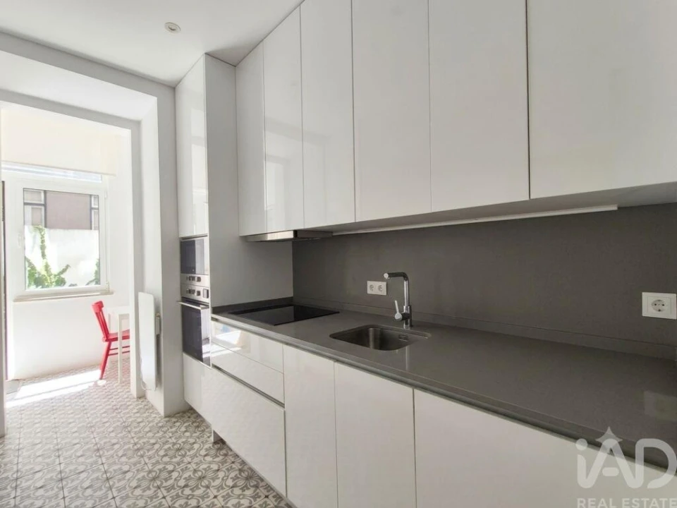 Apartamento T2 para Arrendamento em Santo António Foto 4