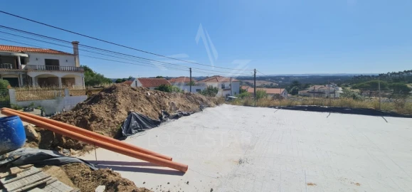 Moradia T3 para Venda em Nossa Senhora do Pópulo, Coto e São Gregório