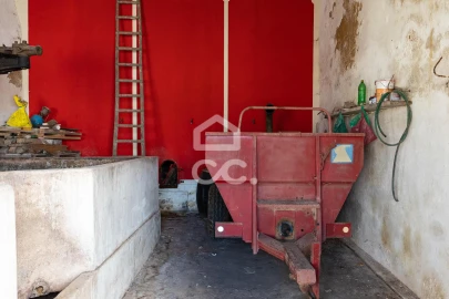 Armazém para Venda em Vilarinho dos Galegos e Ventozelo