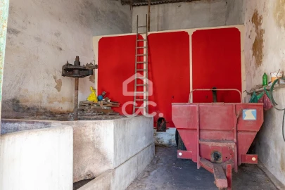 Armazém para Venda em Vilarinho dos Galegos e Ventozelo