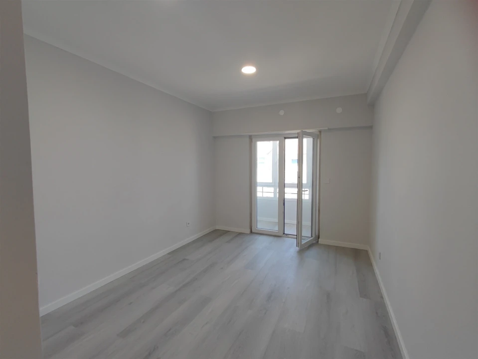 Apartamento T4 para Venda em Amora Foto 8
