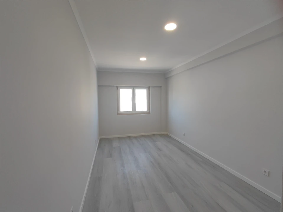 Apartamento T4 para Venda em Amora Foto 12