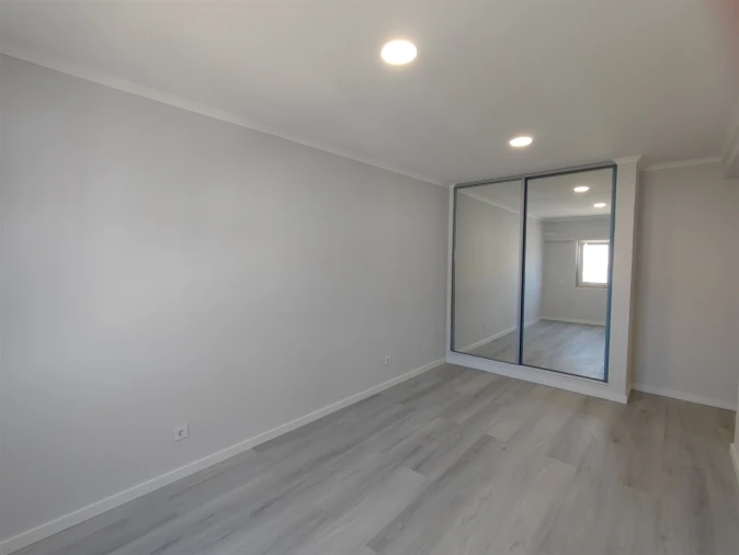 Apartamento T4 para Venda em Amora Foto 15