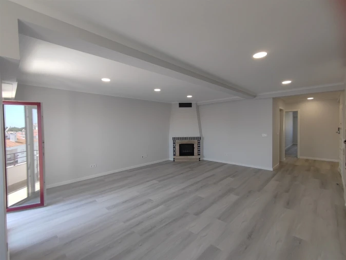 Apartamento T4 para Venda em Amora Foto 24