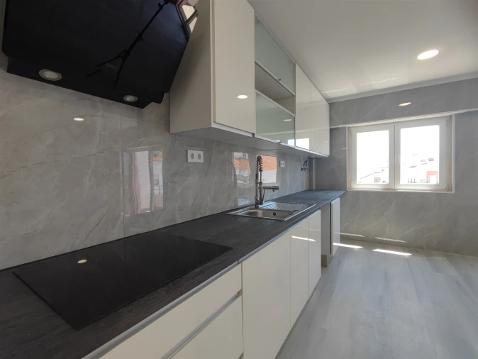 Apartamento T4 para Venda em Amora Foto 3