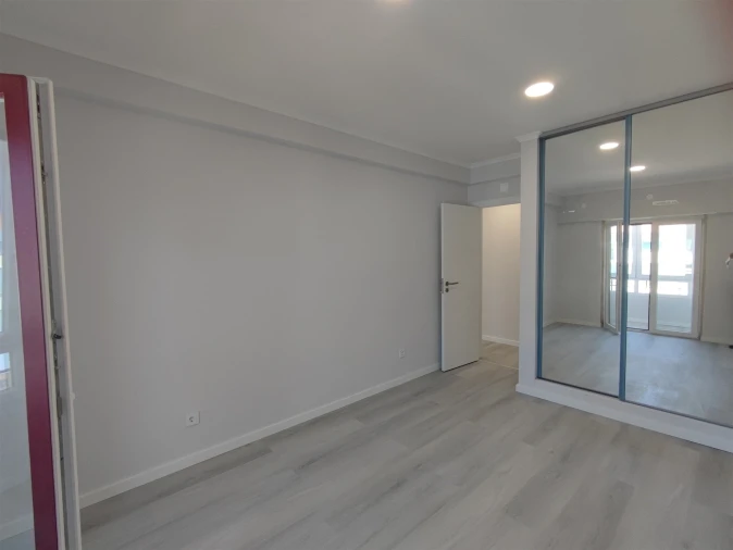 Apartamento T4 para Venda em Amora Foto 6