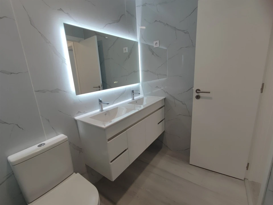 Apartamento T4 para Venda em Amora Foto 9