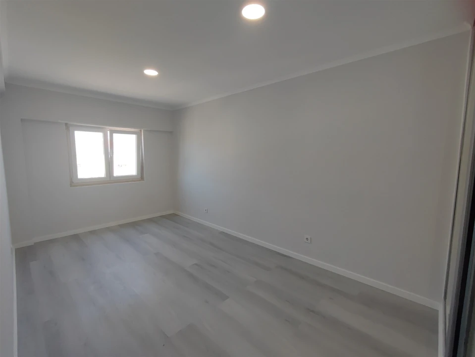 Apartamento T4 para Venda em Amora Foto 16
