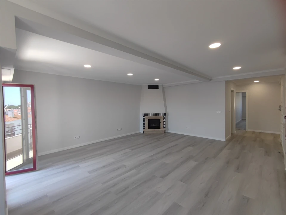 Apartamento T4 para Venda em Amora Foto 24