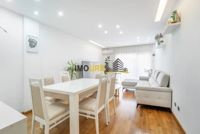 Apartamento T2 para Venda em Parceiros e Azoia