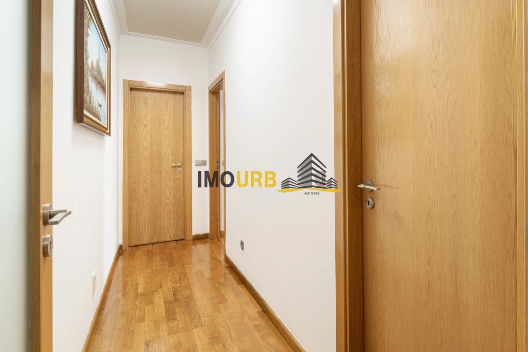Apartamento T2 para Venda em Parceiros e Azoia Foto 17