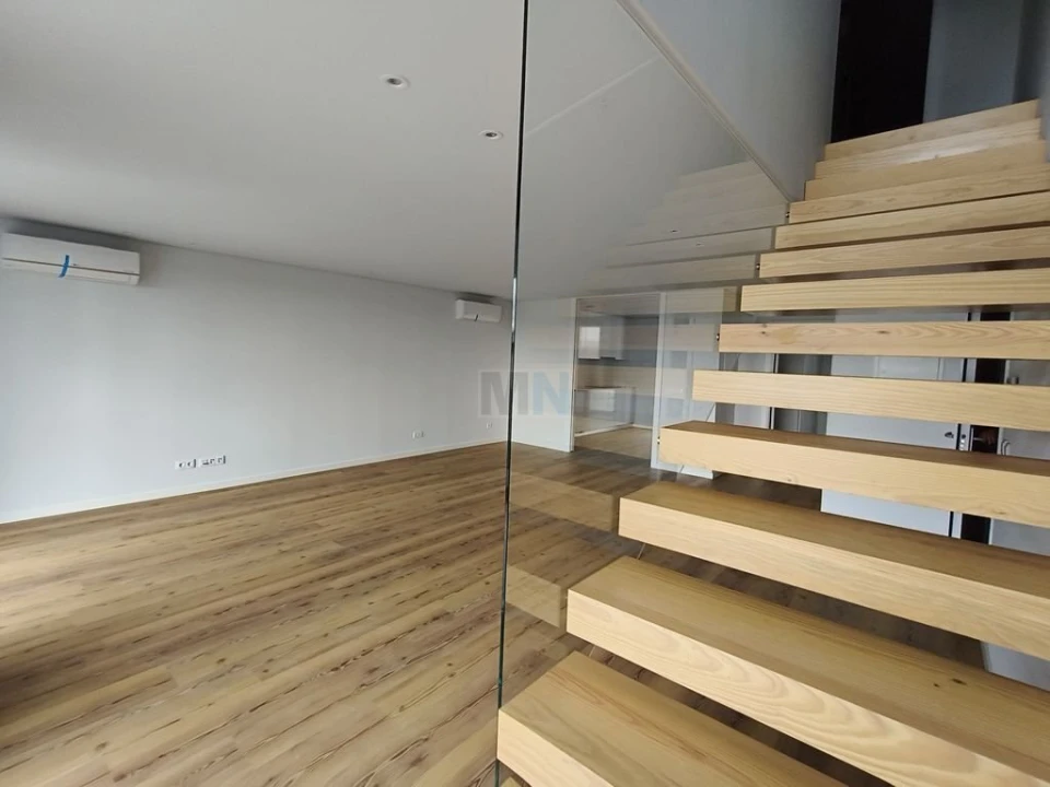 Apartamento T4 para Venda em Santo Antonio dos Olivais Foto 3