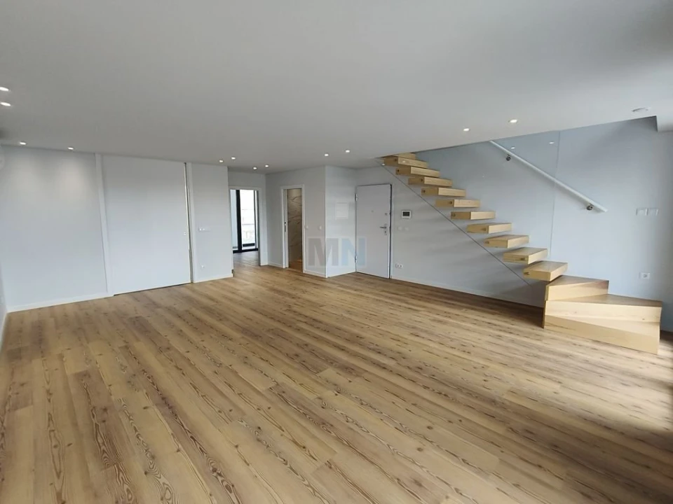 Apartamento T4 para Venda em Santo Antonio dos Olivais Foto 5